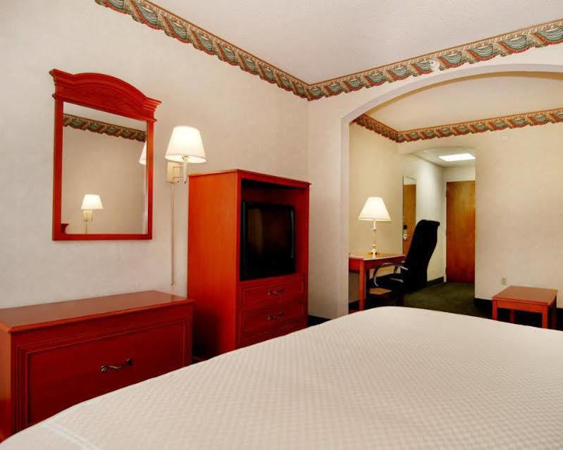 Comfort Suites Лобанон Екстериор снимка